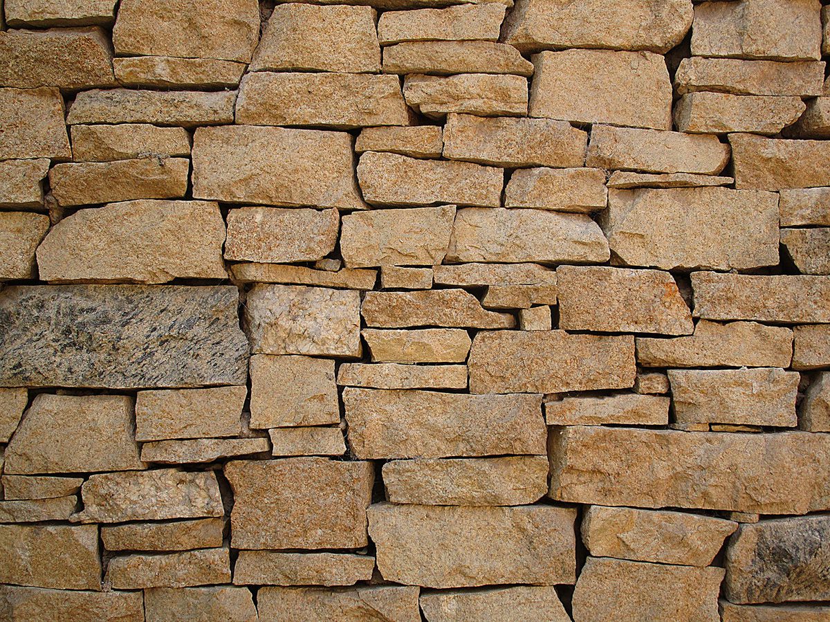 Gustavo-belemmi-JG-stones-1546x1159-unsplash